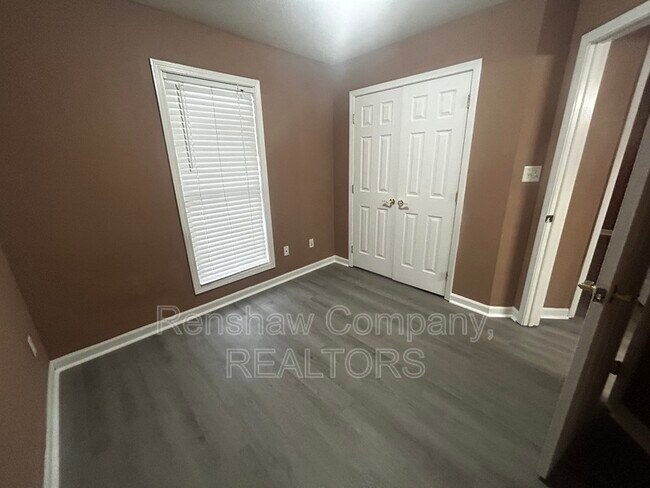 Building Photo - 100 Long Meadow Dr