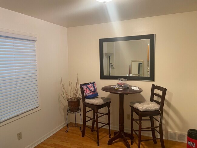 Foto del edificio - 494 Kenwood Ave