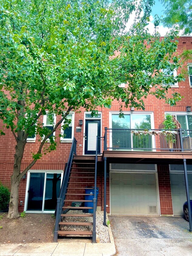 Primary Photo - 2825 N Wolcott Ave