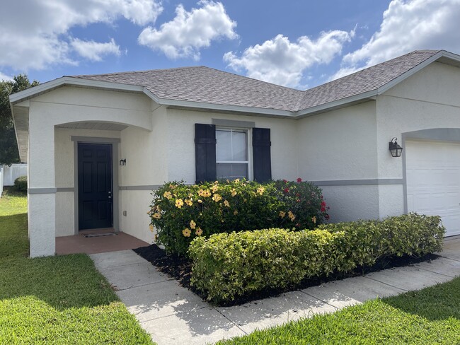 Building Photo - 136 Aster Dr