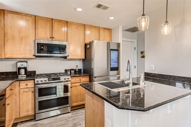 Building Photo - Highly desirable City Park one bed condo!