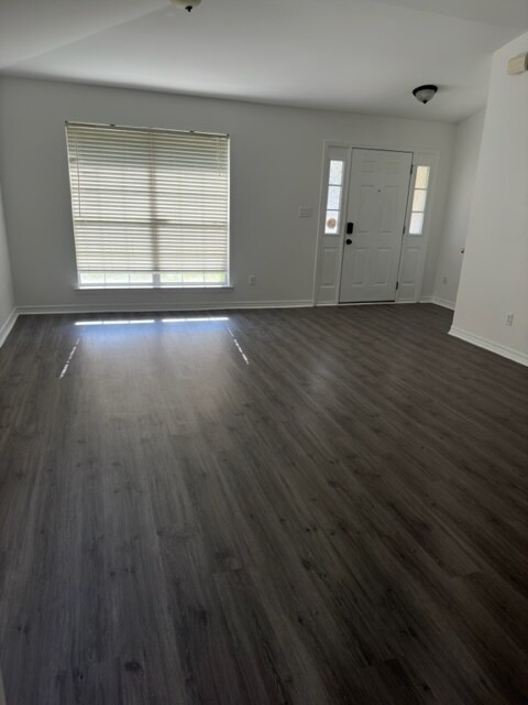 Foto del edificio - Spacious, Stylish, and Move-In Ready – 4-B...