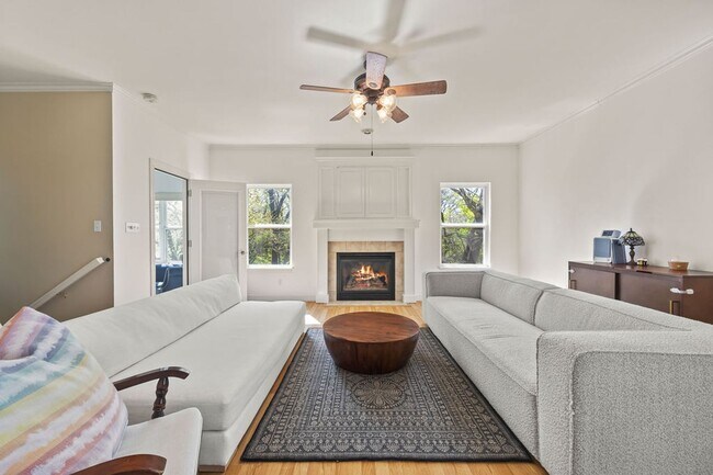 Building Photo - Spacious 3-Bedroom, 2.5 Bathroom Home in Woods Creek - Prime Bentonville Location