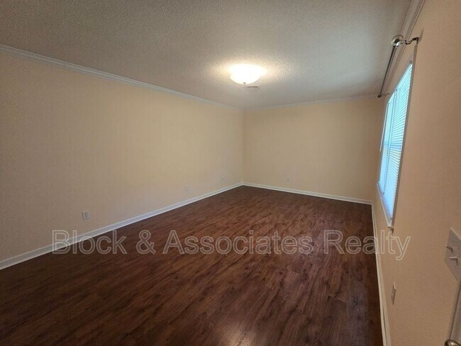 Foto del edificio - 2969 Tall Cedar Ln