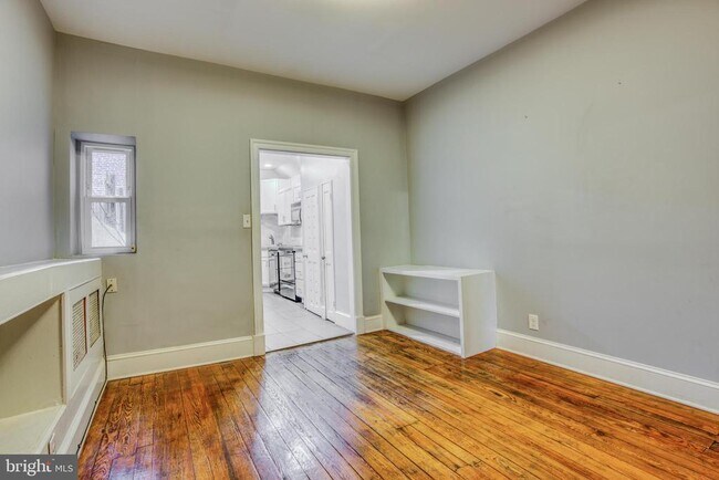 Building Photo - 2123 E Fairmount Ave