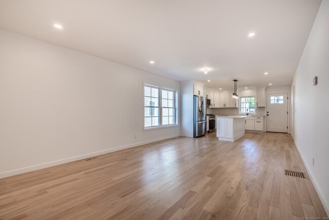 Building Photo - 330 Pleasantview Ave