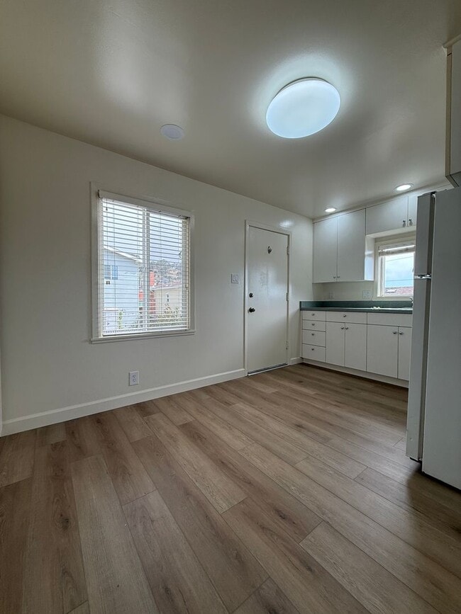 Building Photo - 622 Tamarack Ln