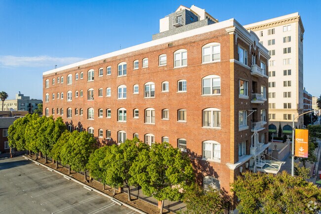 325 W 3rd St Long Beach, CA 90802 - California Condominums