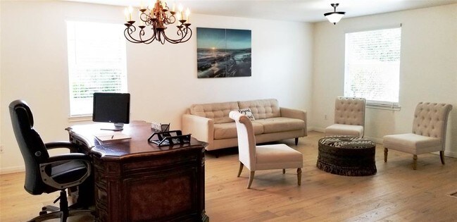 Foto del edificio - 13000 Cowper Dr