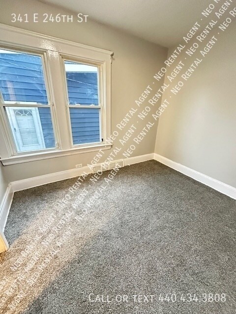 Foto del edificio - 341 E 246th St