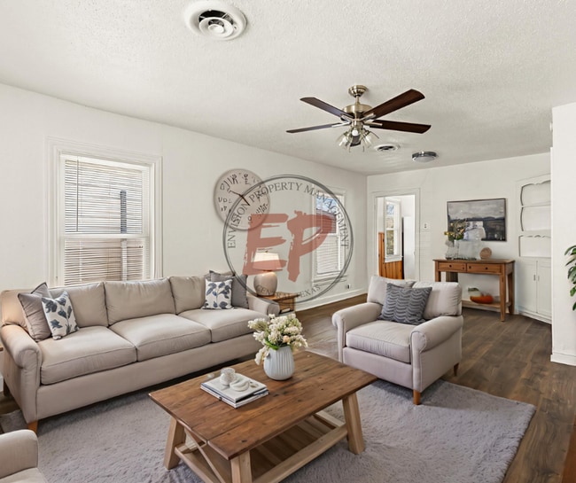 Foto del edificio - 2712 Lyle Ave