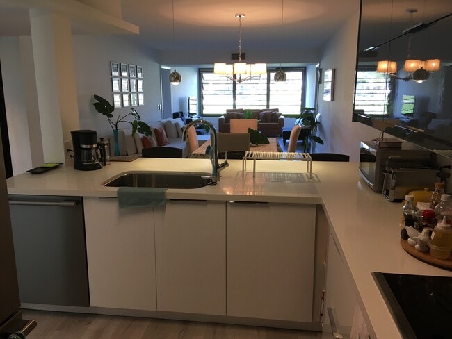 Building Photo - 6049 Balboa Cir