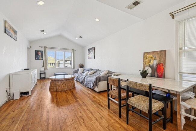 Building Photo - 19 Cliff St