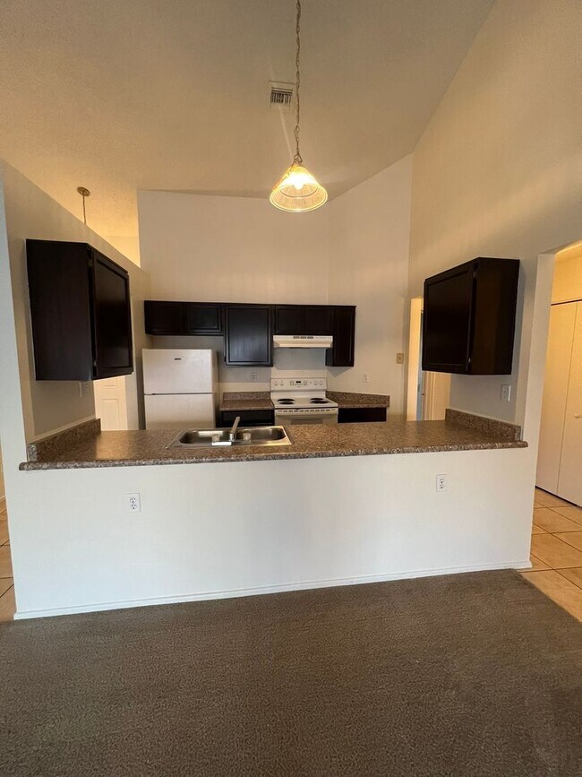 Building Photo - Wonderful Townhouse Located in the Northwe...