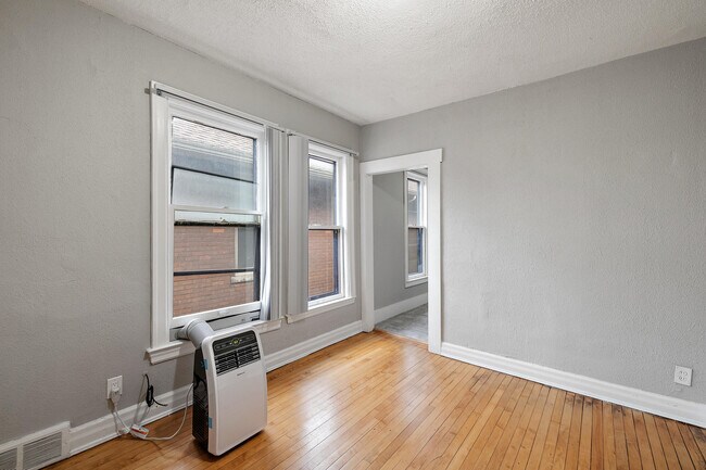 Foto del edificio - 4862 Commonwealth St