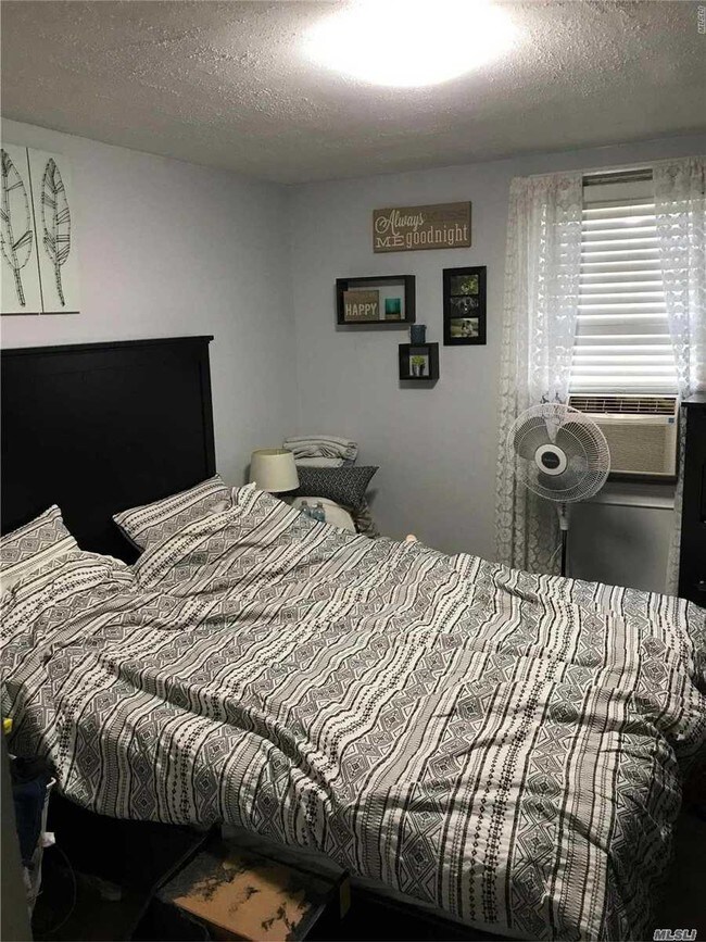 Foto del edificio - 206 Bayville Ave