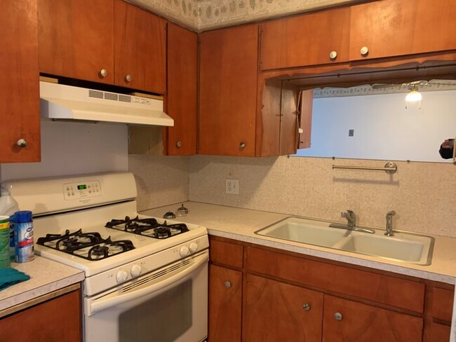 Building Photo - One Bedroom apartment