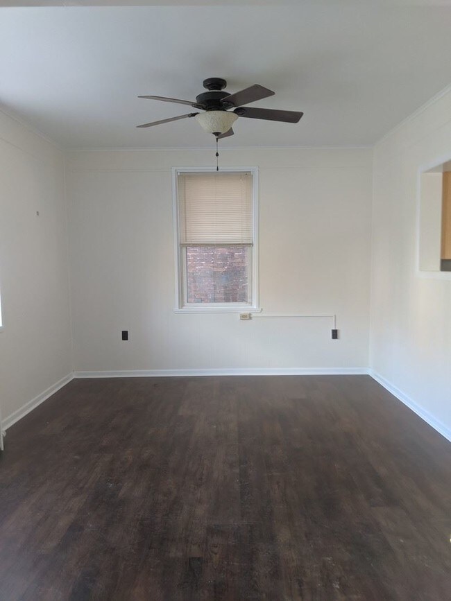 Foto del edificio - 515 W Market St