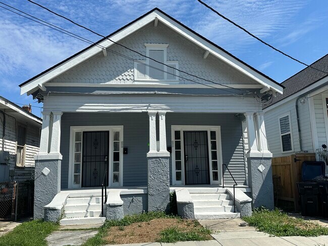 Building Photo - 2311 Dabadie St