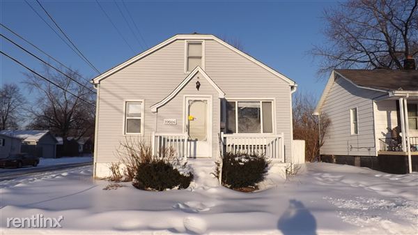 Primary Photo - 22005 Piper Ave