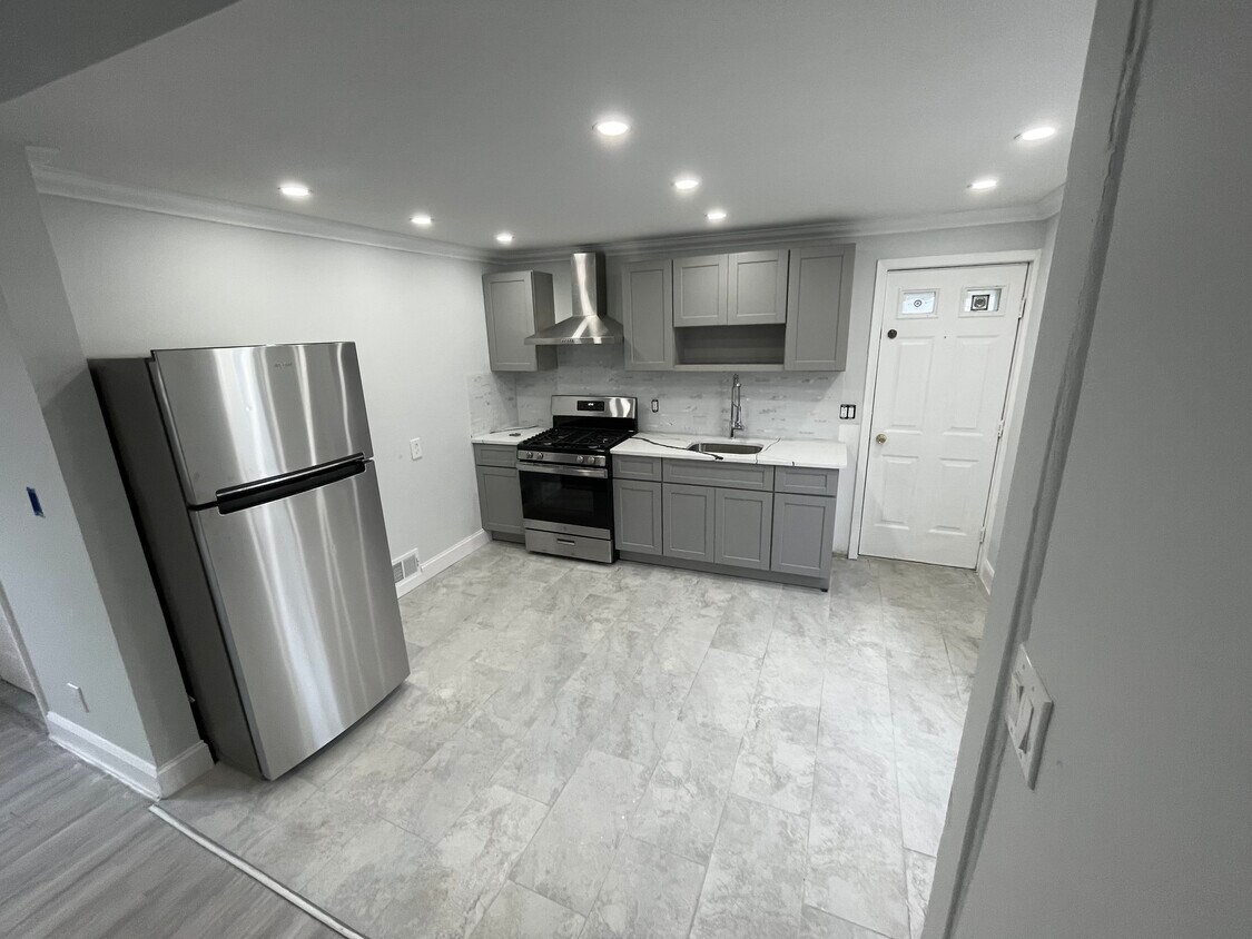 Kitchen - 1058 Fulton St
