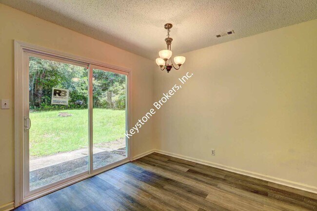 Building Photo - 5576 Kiernan Dr