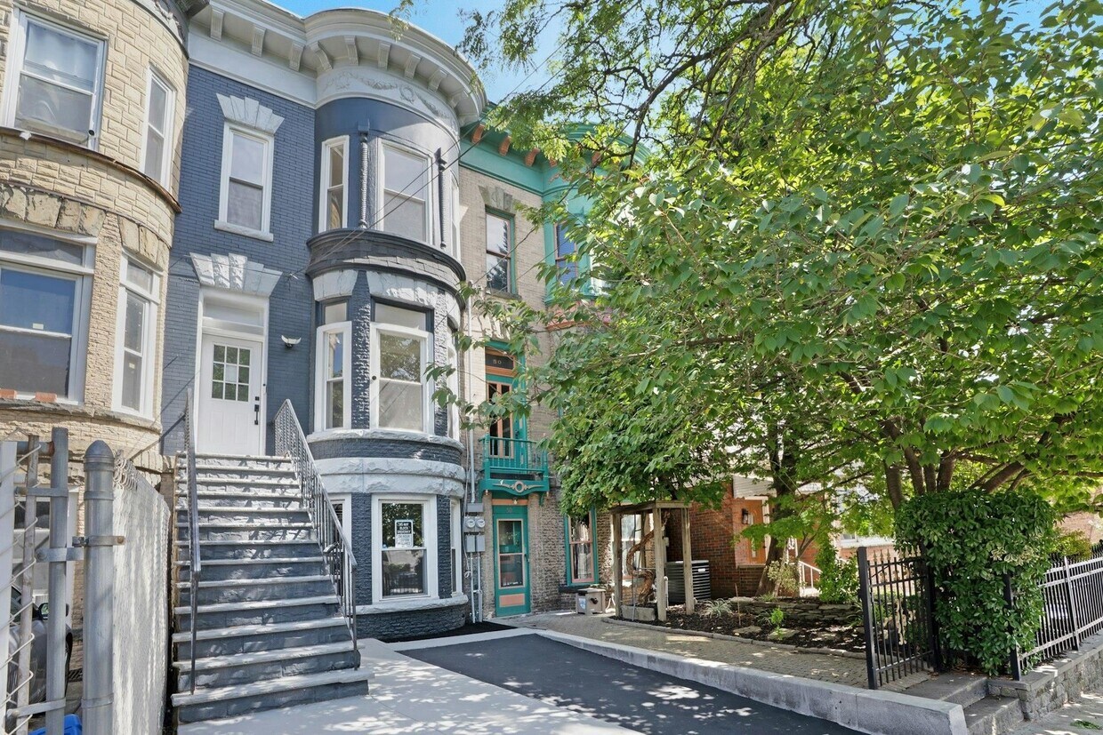 Foto principal - 52 Brinkerhoff St