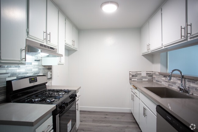 2BR, 2BA-950 SF - Keswick Manor Apartments