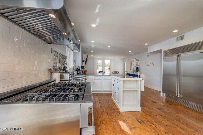 Foto del edificio - 5327 E Orchid Ln