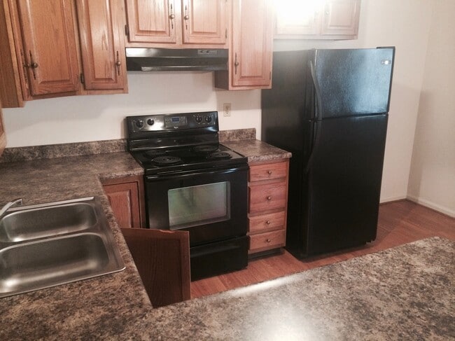 Building Photo - 131 Lancelot Ct
