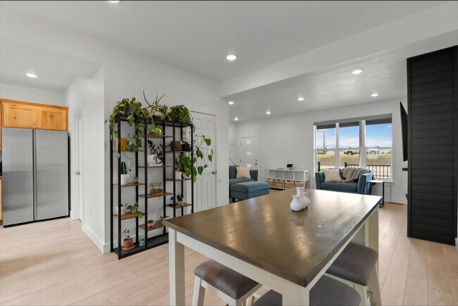 Foto del edificio - 236 Sunset Aly Dr