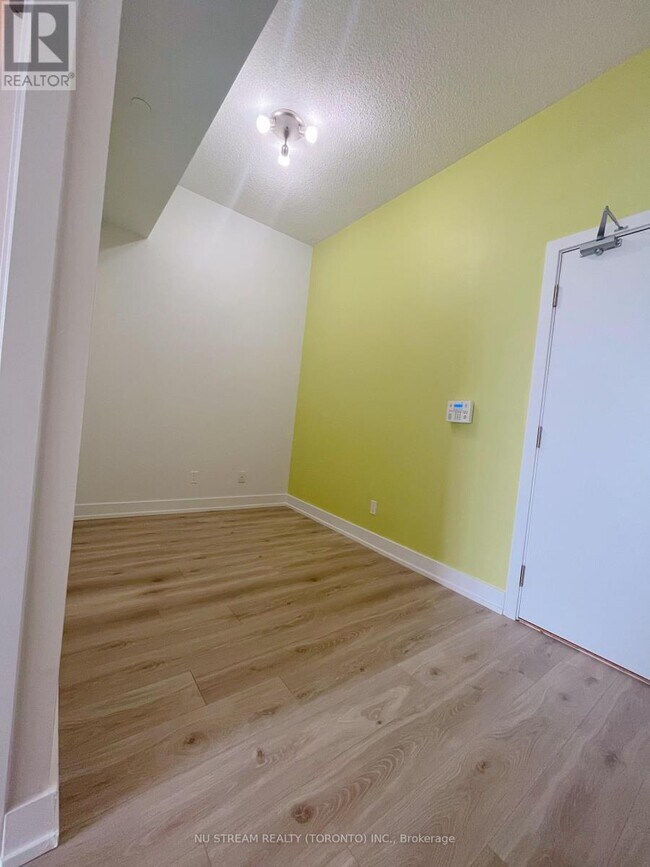 Photo du bâtiment - 128 Fairview Mall Dr