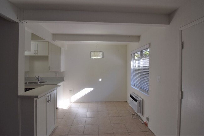 Foto del edificio - 6125 Whitsett Ave