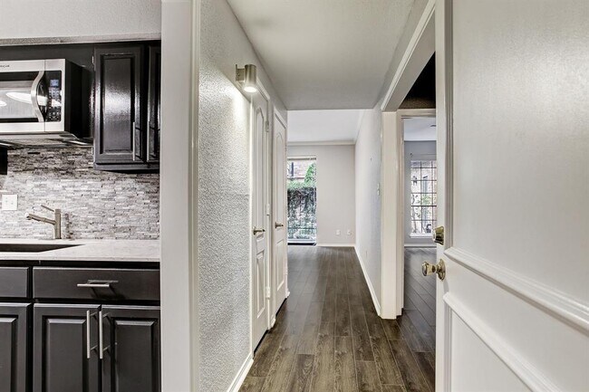 Building Photo - 2400 N Braeswood Blvd