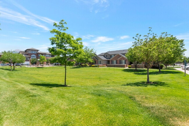 Building Photo - Resort-Style Living near Traverse Mountain