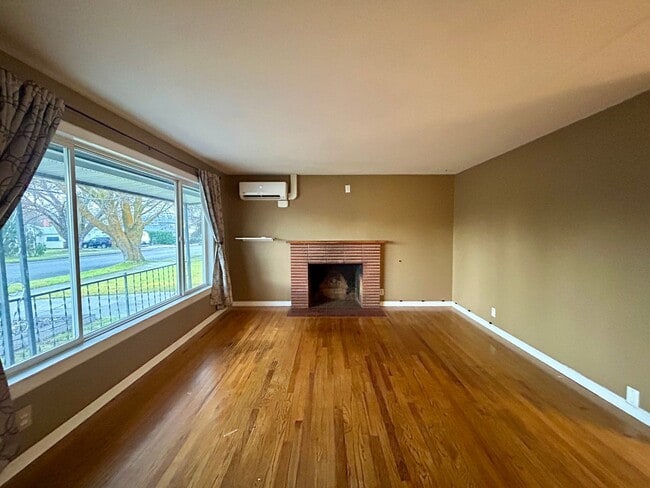 Building Photo - Spacious Single-Story Home on Corner Lot