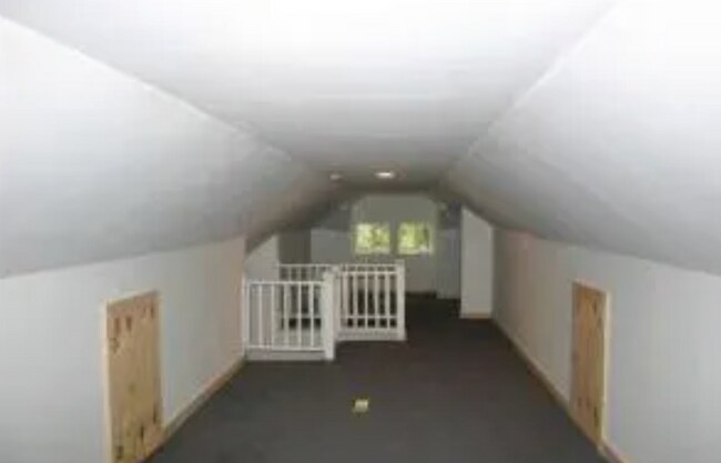 Foto del edificio - Spacious 4BR/1BA Chicago Brick Home – Fenc...