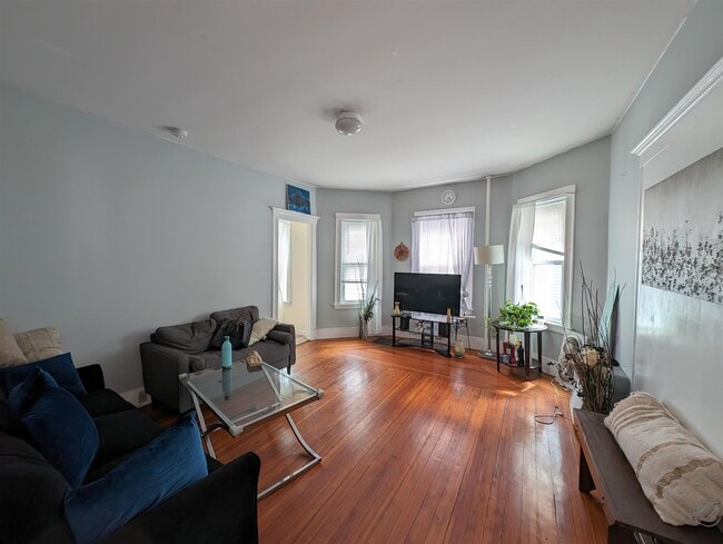 Building Photo - 35 Pearson Rd