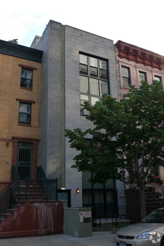 Building Photo - 115 W 126th St