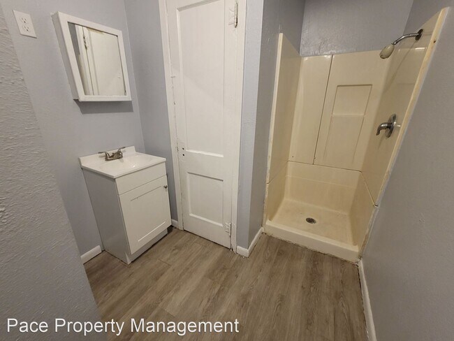 Foto del edificio - 1 br, 1 bath House - 516 NE 9th