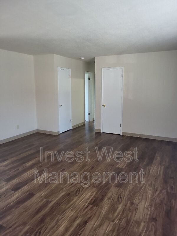 Foto del edificio - 6409 Kansas St