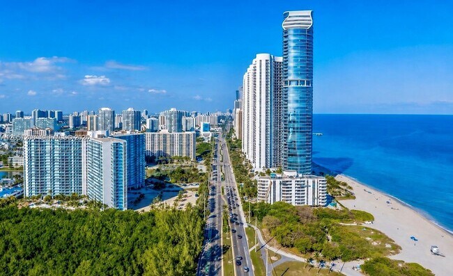 Foto del edificio - 100 Bayview Dr