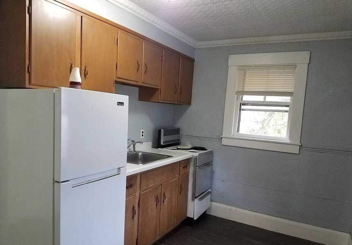 Building Photo - 39 Thorndike St