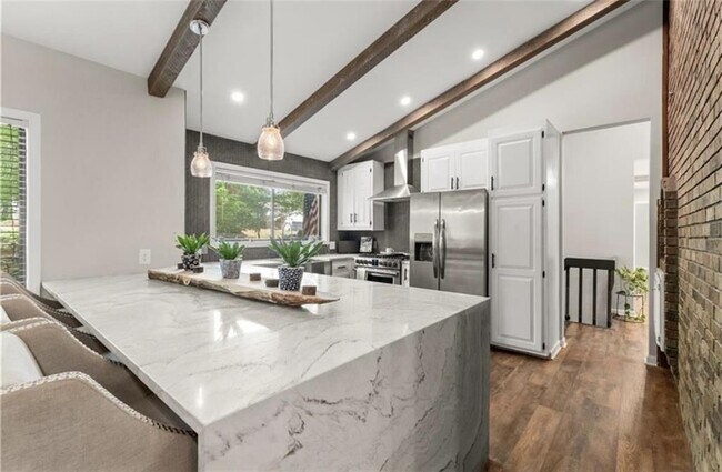 Foto del edificio - 230 Summerfield Dr