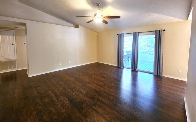 Building Photo - 316 Egan Dr