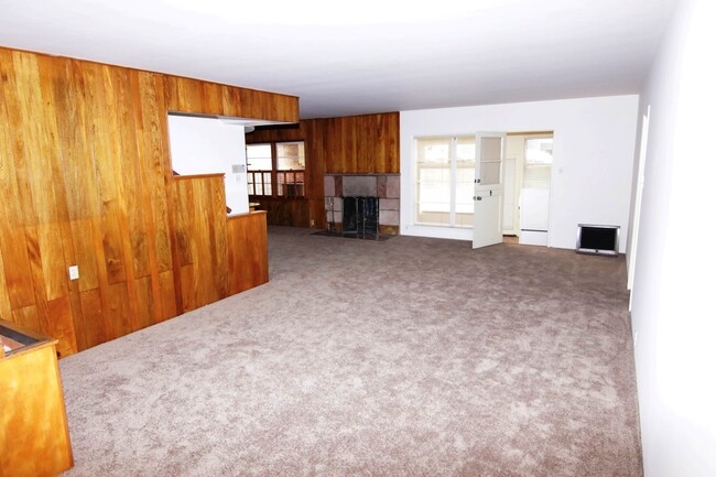 Building Photo - 583