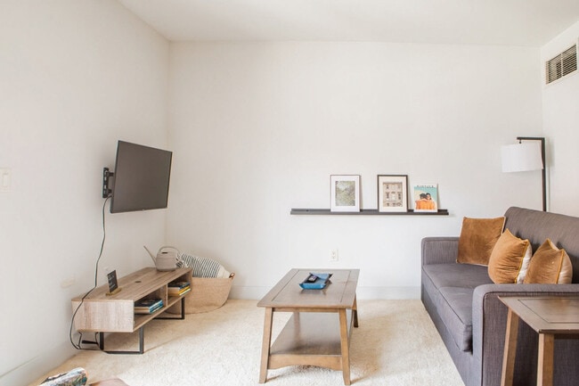 Building Photo - 145 N Jackson St