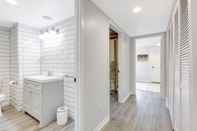 Building Photo - 3 br, 2 bath Duplex - 3996 Brunswick Avenu...