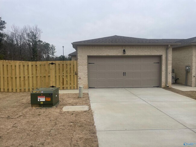 Building Photo - 401 Ronnie Drive SE