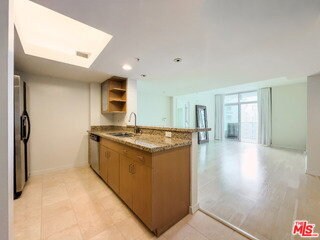 Building Photo - 13700 Marina Pointe Dr